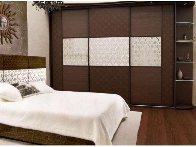 фото шкафа купе в спальне двери из кожи фото шкафа в Минске
